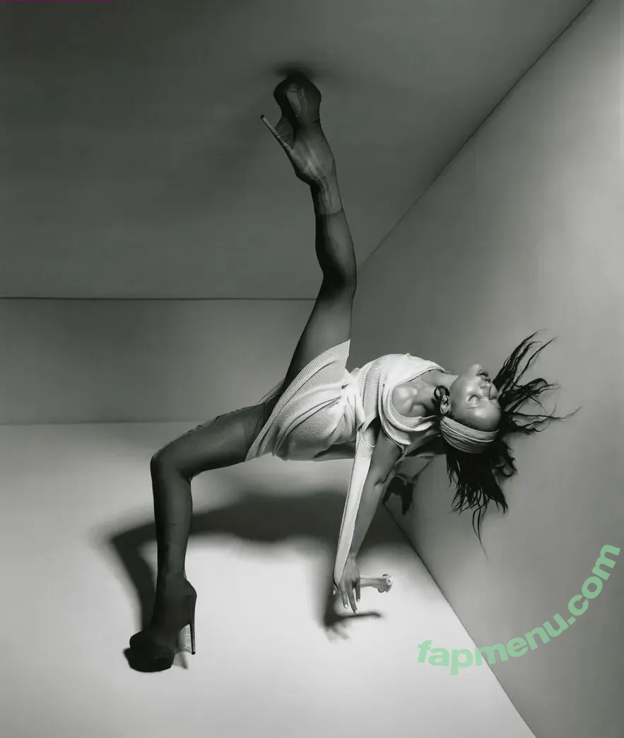 FKA Twigs nude photo #0469 (FKAtwigs / febbytwigs)