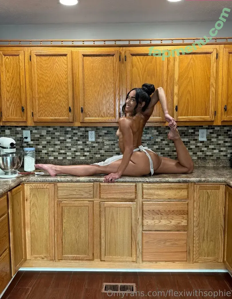 flexiwithsophie nude photo #0004 (flexiwithsophie)