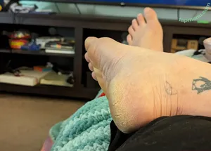 flirtyf33t94 / peanutbutterandjellyaddict nude photo #0049