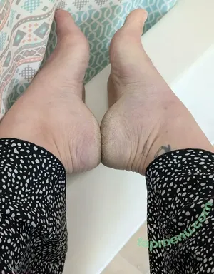 flirtyf33t94 / peanutbutterandjellyaddict nude photo #0051