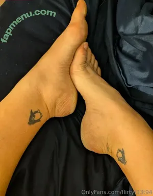 flirtyf33t94 / peanutbutterandjellyaddict nude photo #0058