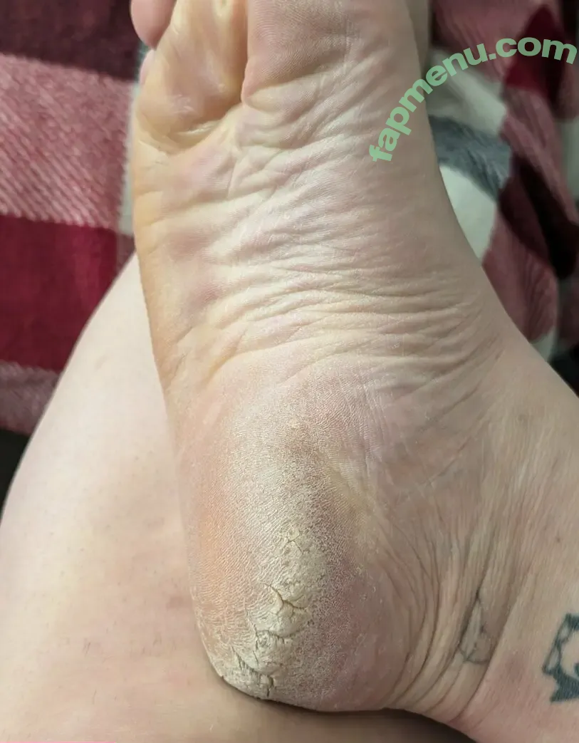 flirtyf33t94 nude photo #0052 (peanutbutterandjellyaddict)