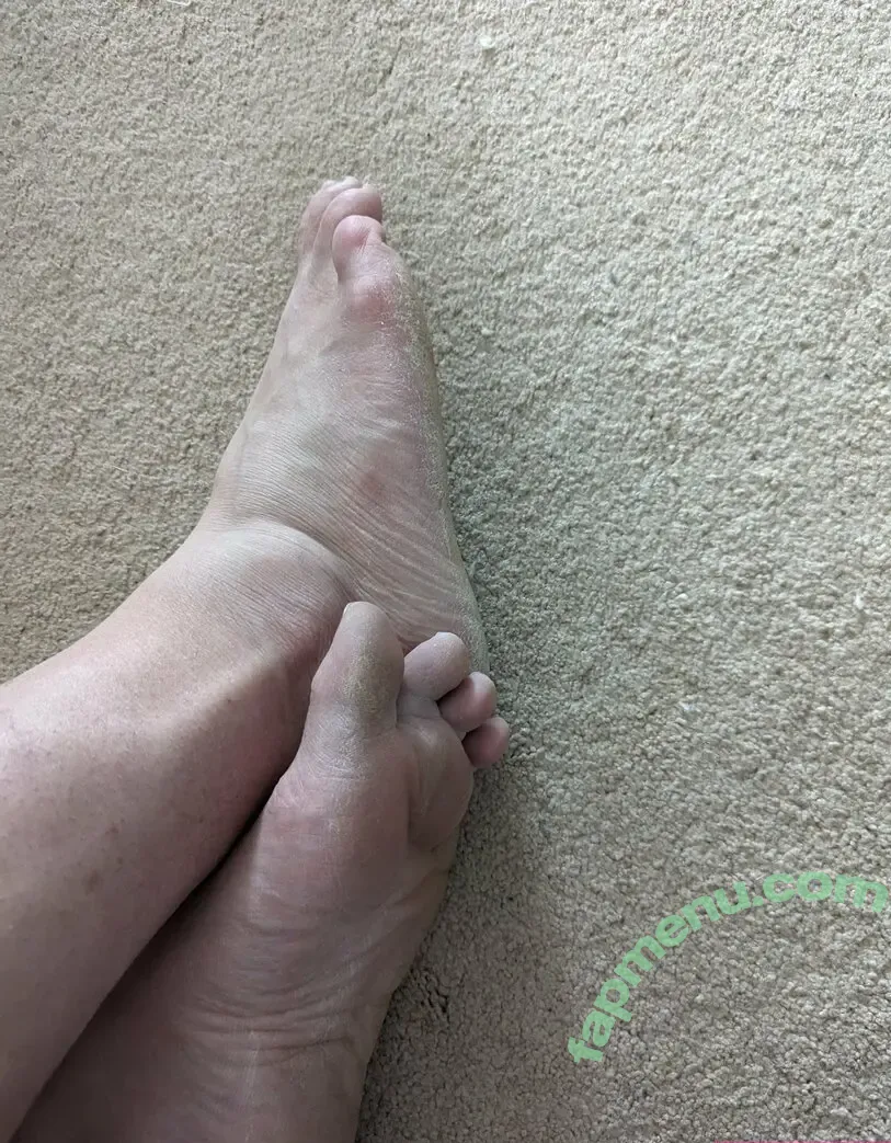flirtyf33t94 nude photo #0082 (peanutbutterandjellyaddict)