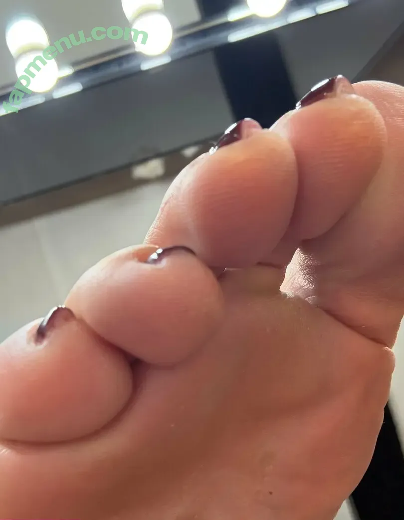 flirtytoe18 nude photo #0003 (flirtytoe18)
