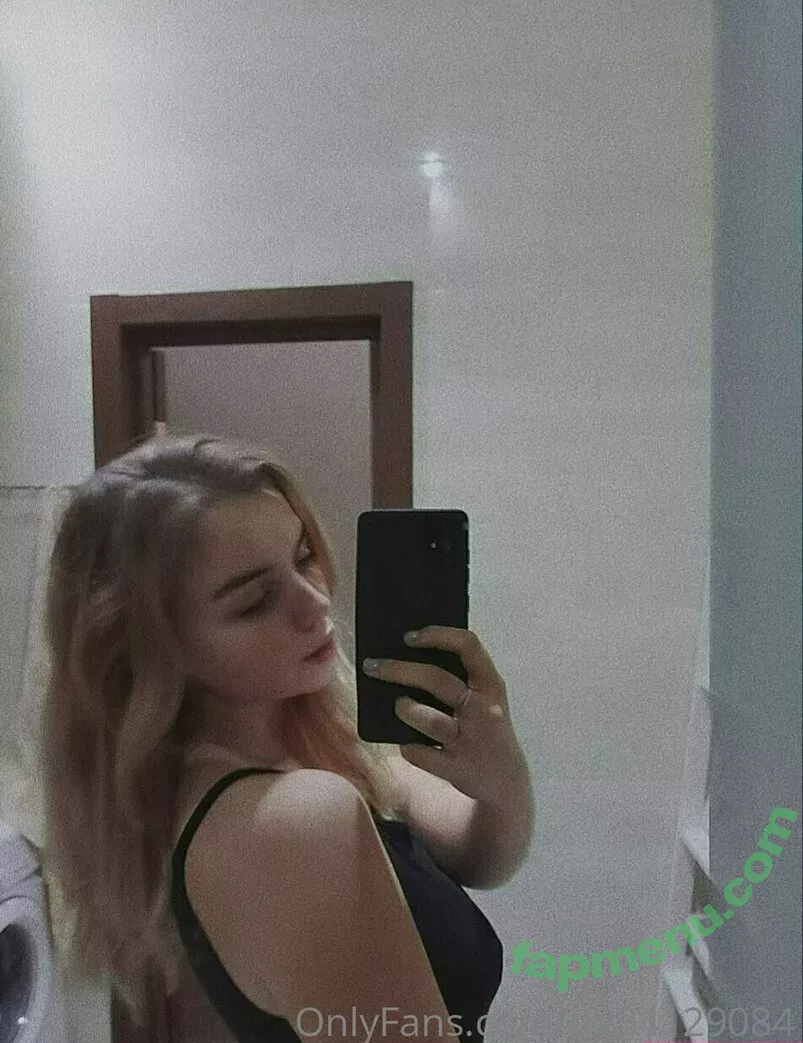 flora_belll nude photo #0017 (flora_bell)