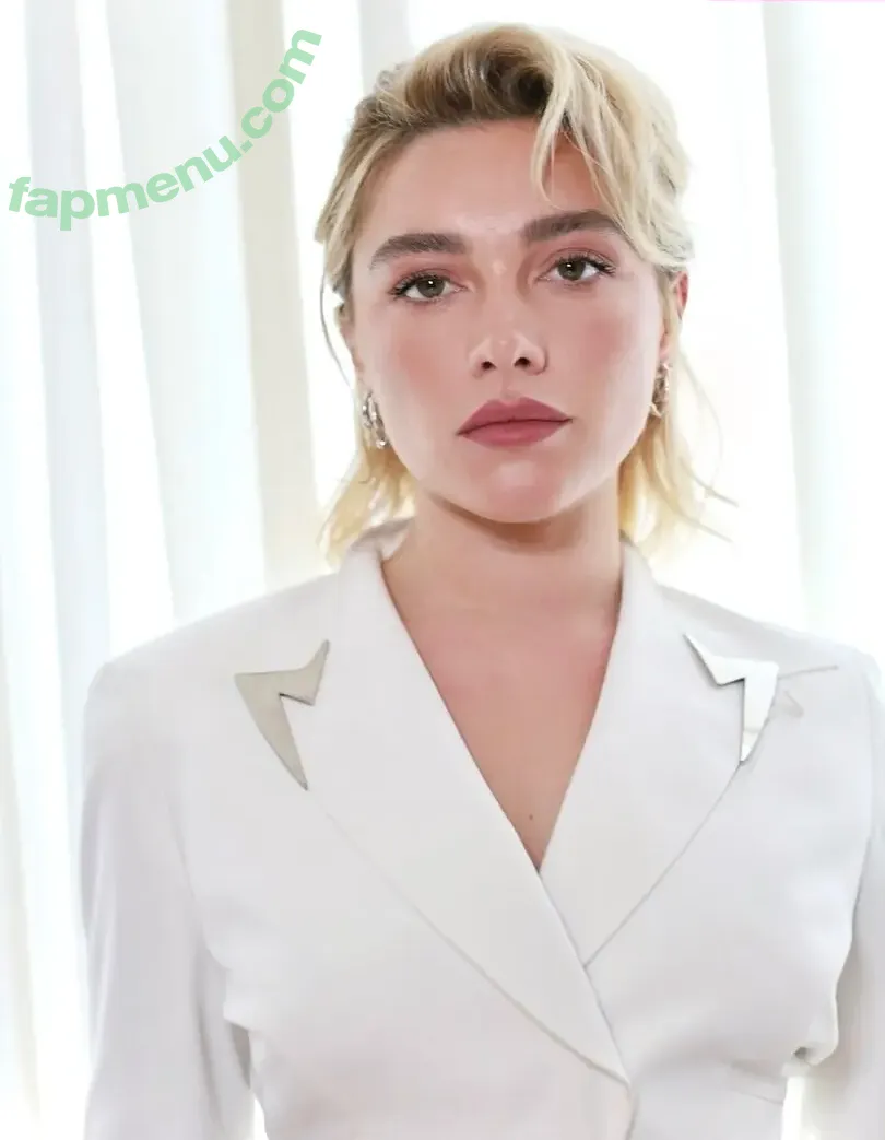 Florence Pugh nude photo #2054 (florencepugh)