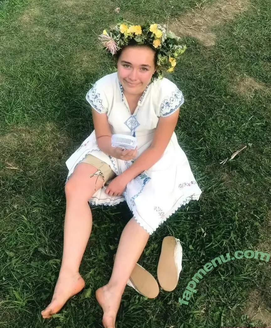 Florence Pugh nude photo #2190 (florencepugh)