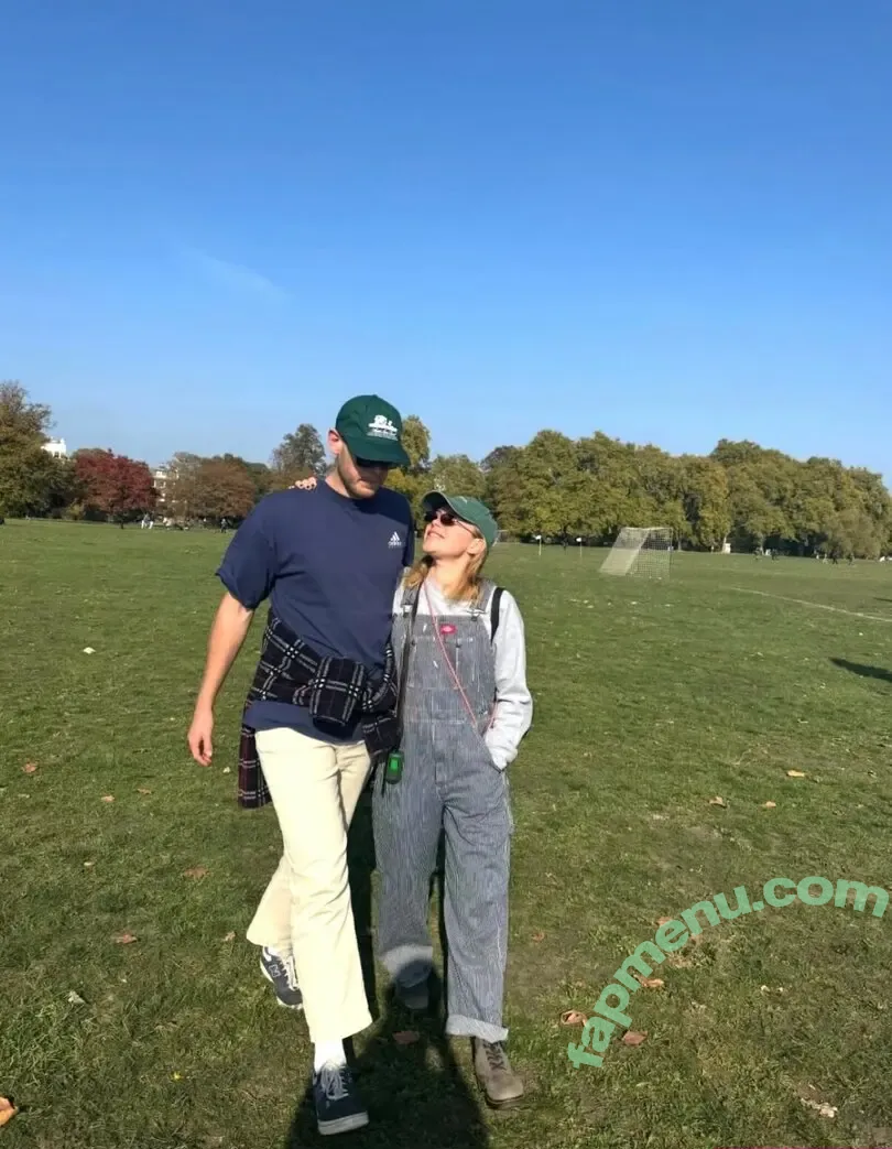 Florence Pugh nude photo #2331 (Florence_Pugh / florencepugh)