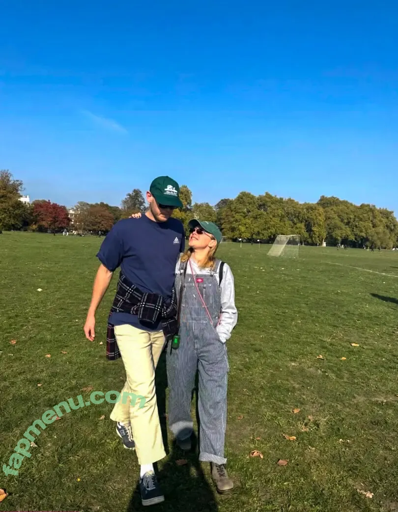 Florence Pugh nude photo #2334 (Florence_Pugh / florencepugh)