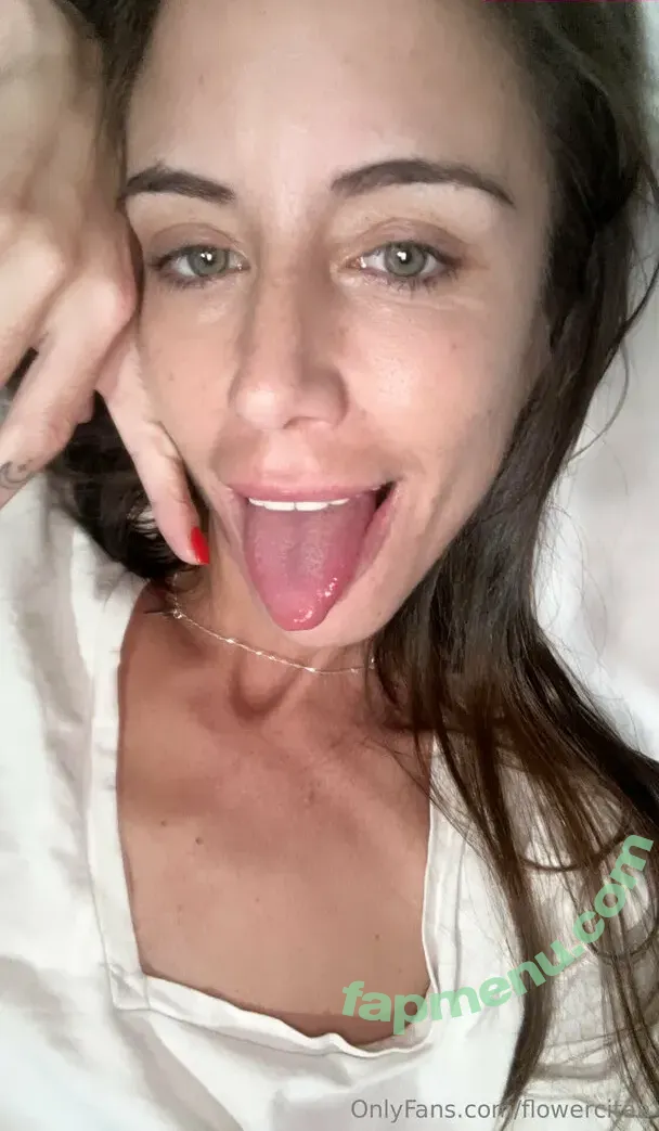 florjj nude photo #0003 (valeria.florjj)