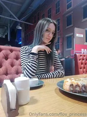 flov_princess / flo.imvu nude photo #0761