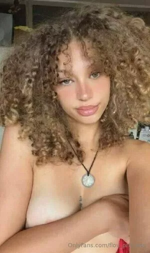 flov_princess / flo.imvu nude photo #1159