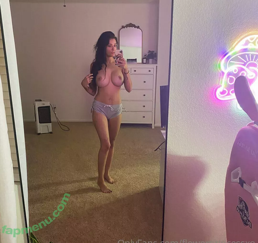 Flowerprincessxo nude photo #0003 (Flower Princess xo / imflowersprincess)
