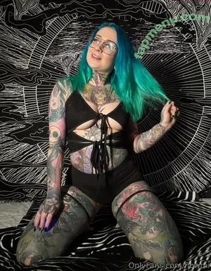 Flowmi nude photo #0022