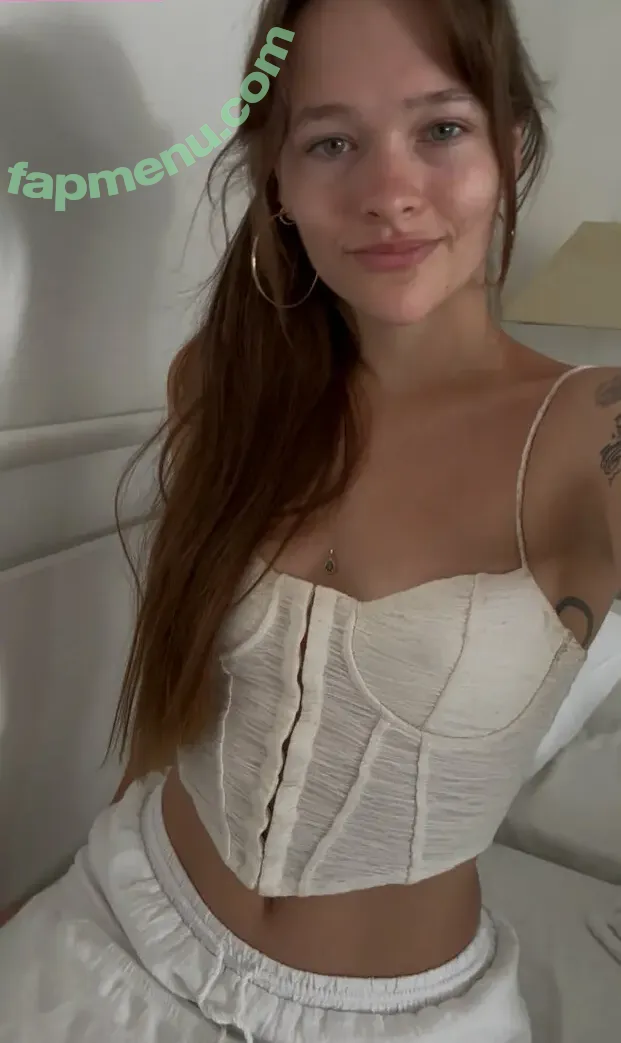 flowwithsky nude photo #0271 (skyflowartist)