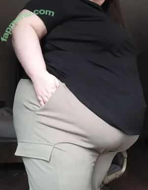 Fluffymaya98 / fluffymayassbbw nude photo #0011