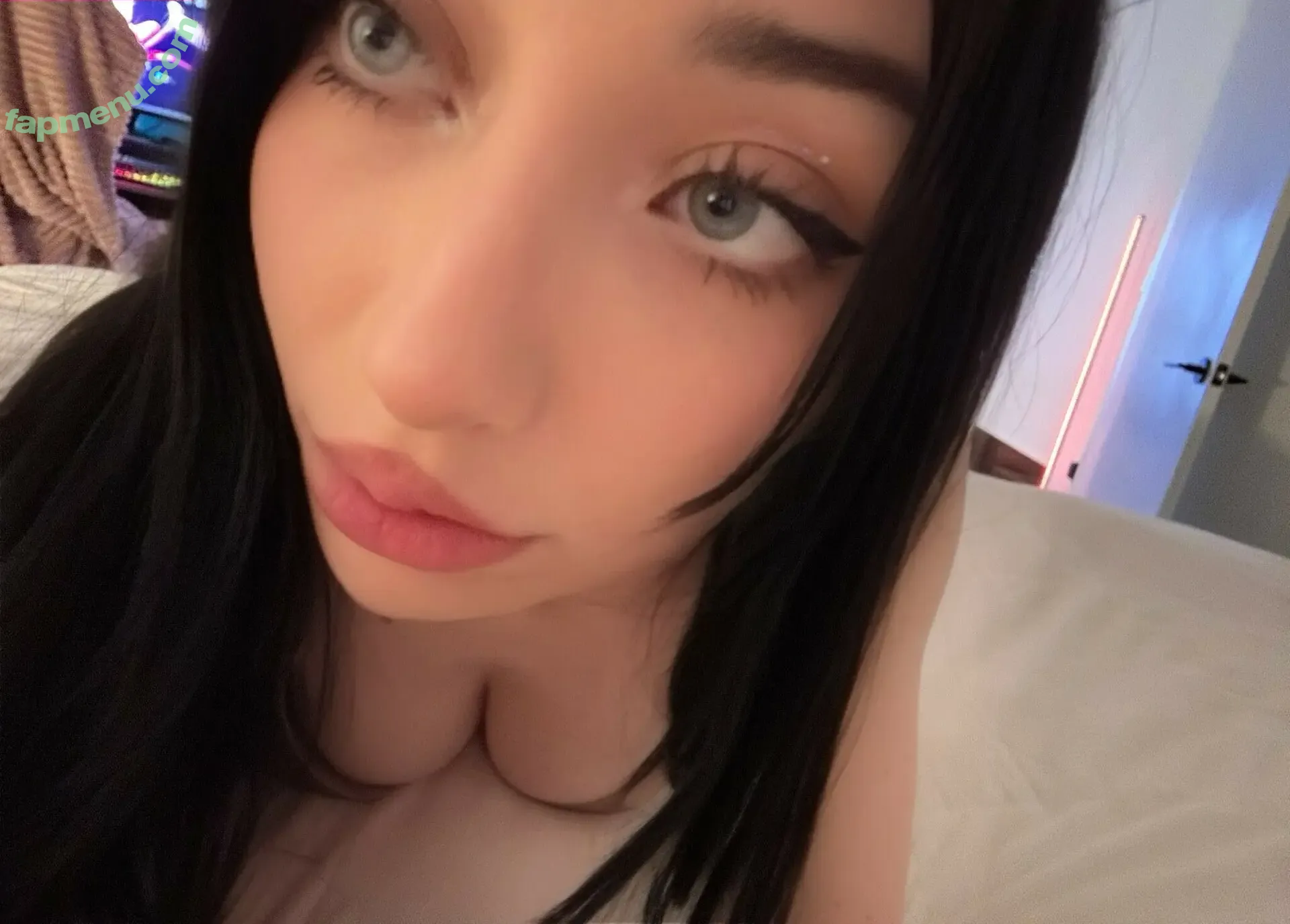 Foreplay nude photo #0066 (Marmarbunni / Marsie)