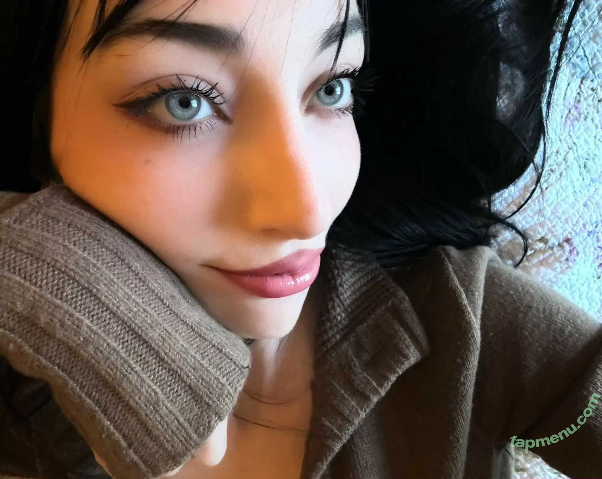 Foreplay nude photo #0080 (Marmarbunni / Marsie)