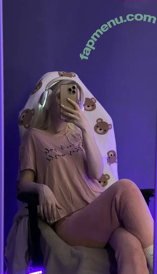 Fox_Happiness nude photo #0058 (fox.happiness / fox_pleasure)