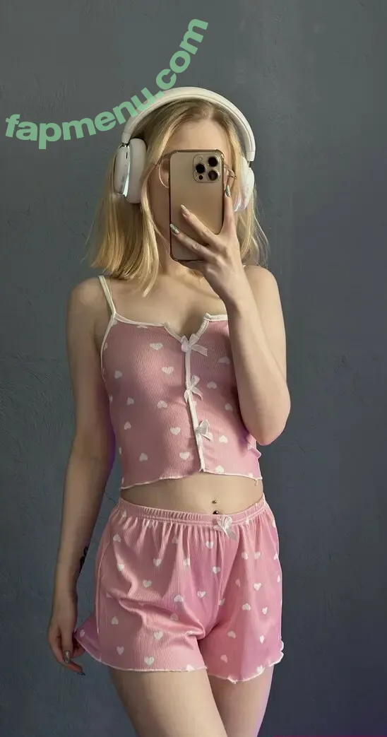 Fox_Happiness nude photo #0067 (fox.happiness / fox_pleasure)