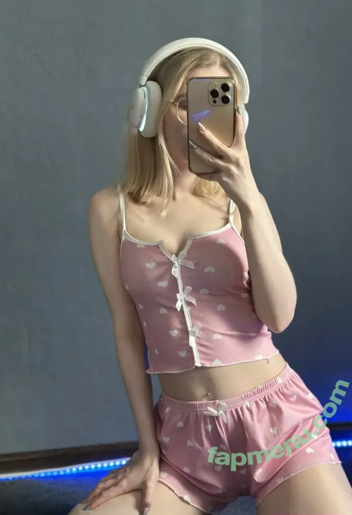 Fox_Happiness nude photo #0070 (fox.happiness / fox_pleasure)