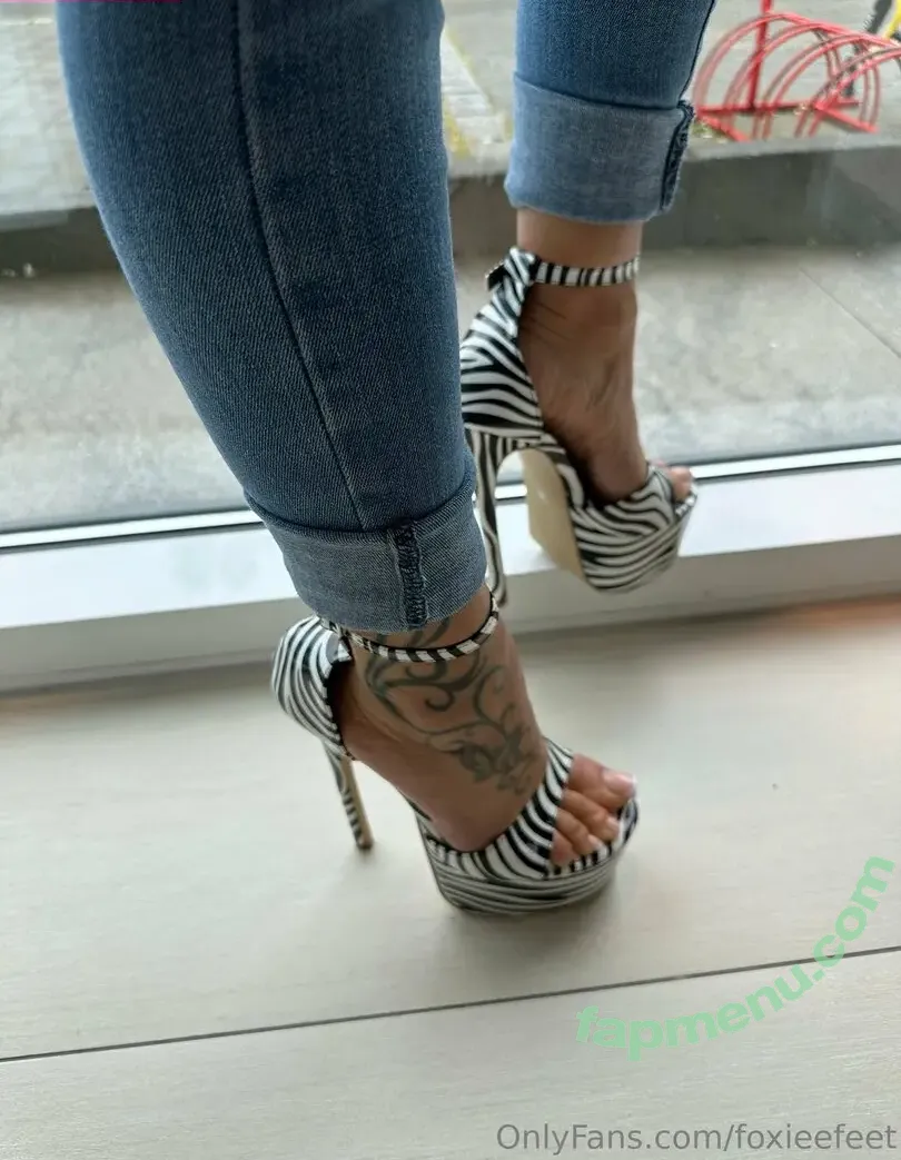 foxieefeet nude photo #0003 (foxiee.fox)