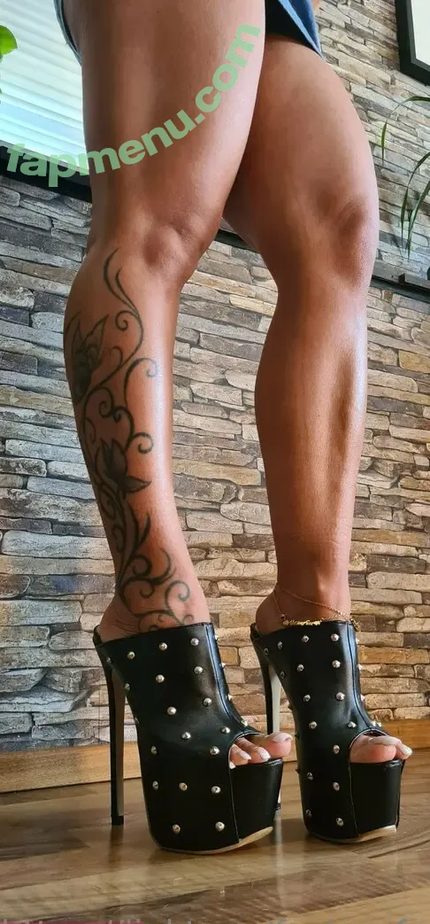foxieefeetfree nude photo #0007 (foxiee.fox)