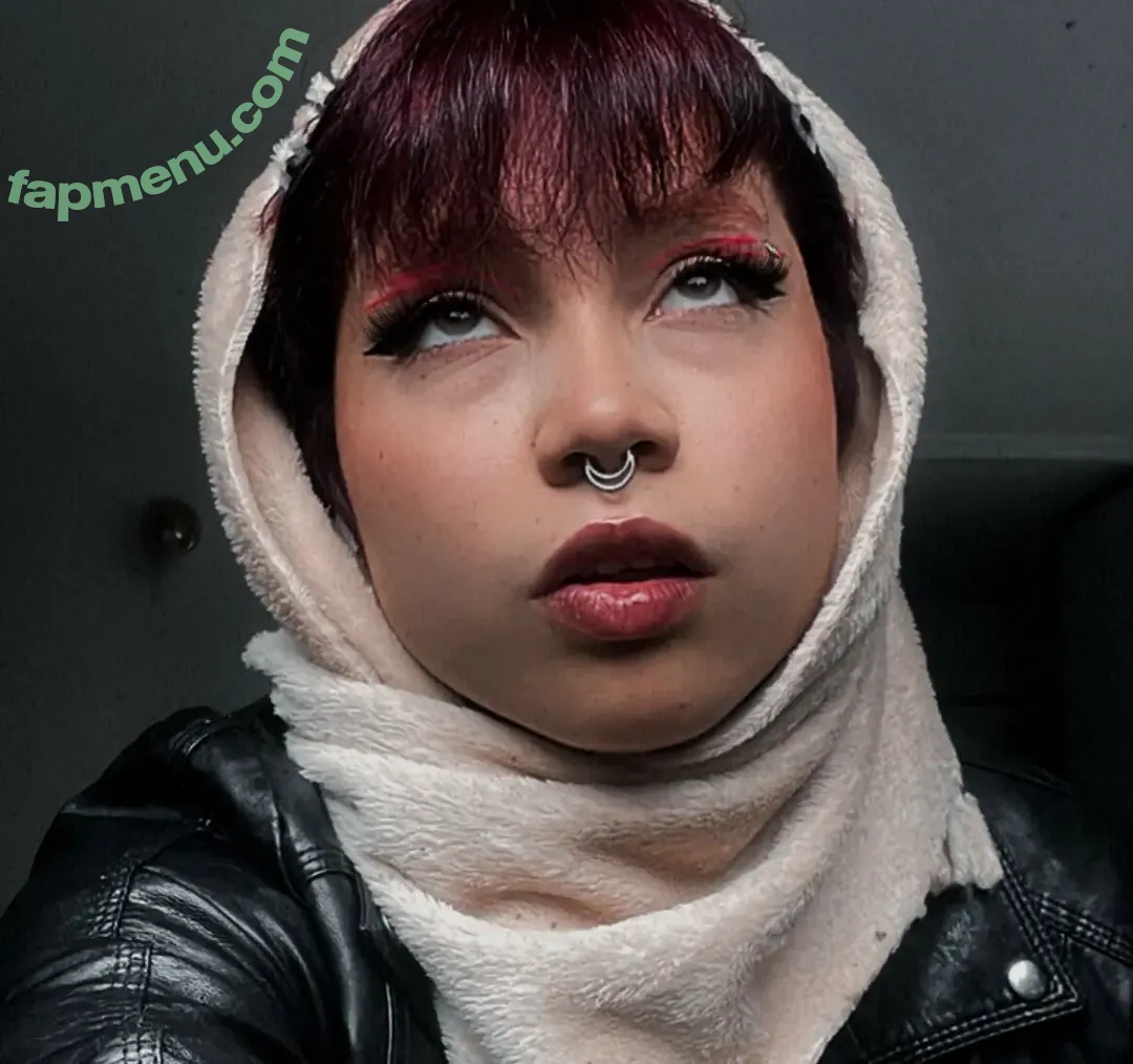 Foxqueen nude photo #0004 (FoxYqueen / Foxxqueenn)