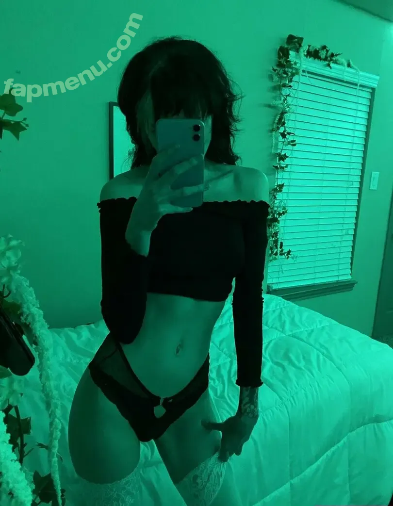foxsak3 nude photo #0004 (f0xsak3 / f0xthot)