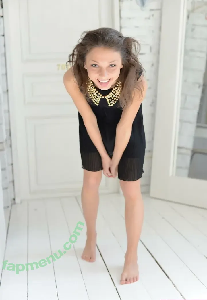 Foxy Di nude photo #0722 (Foxi Di / Katya Ivanova / Kleine Punci / Nensi B Medina / foxy__di)