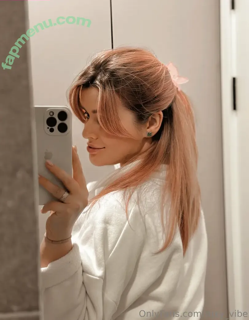 foxy_x_roxy nude photo #0001 (foxxyroxyyy)