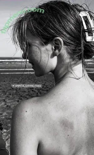  nude photo #0006