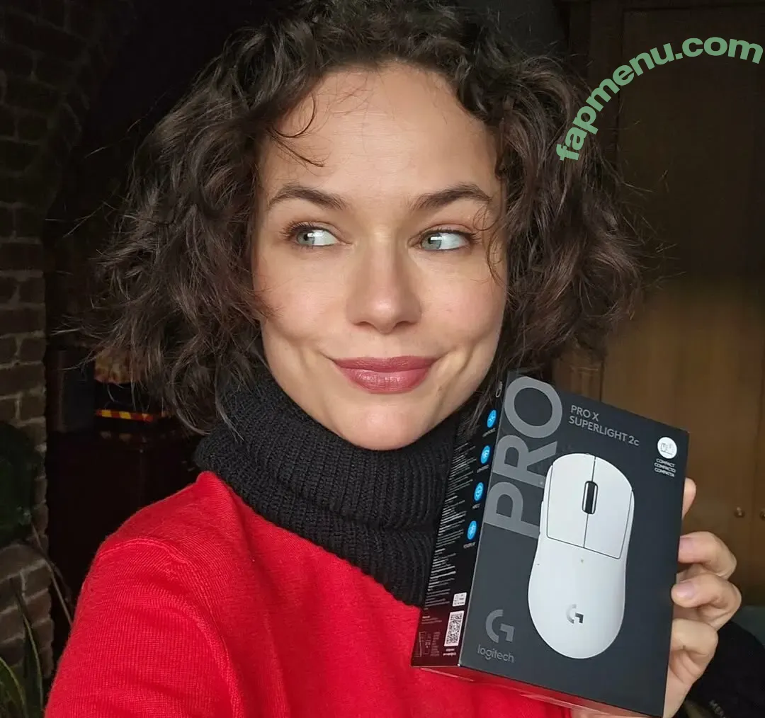 Frankie Ward nude photo #0020 (getfrankgames)