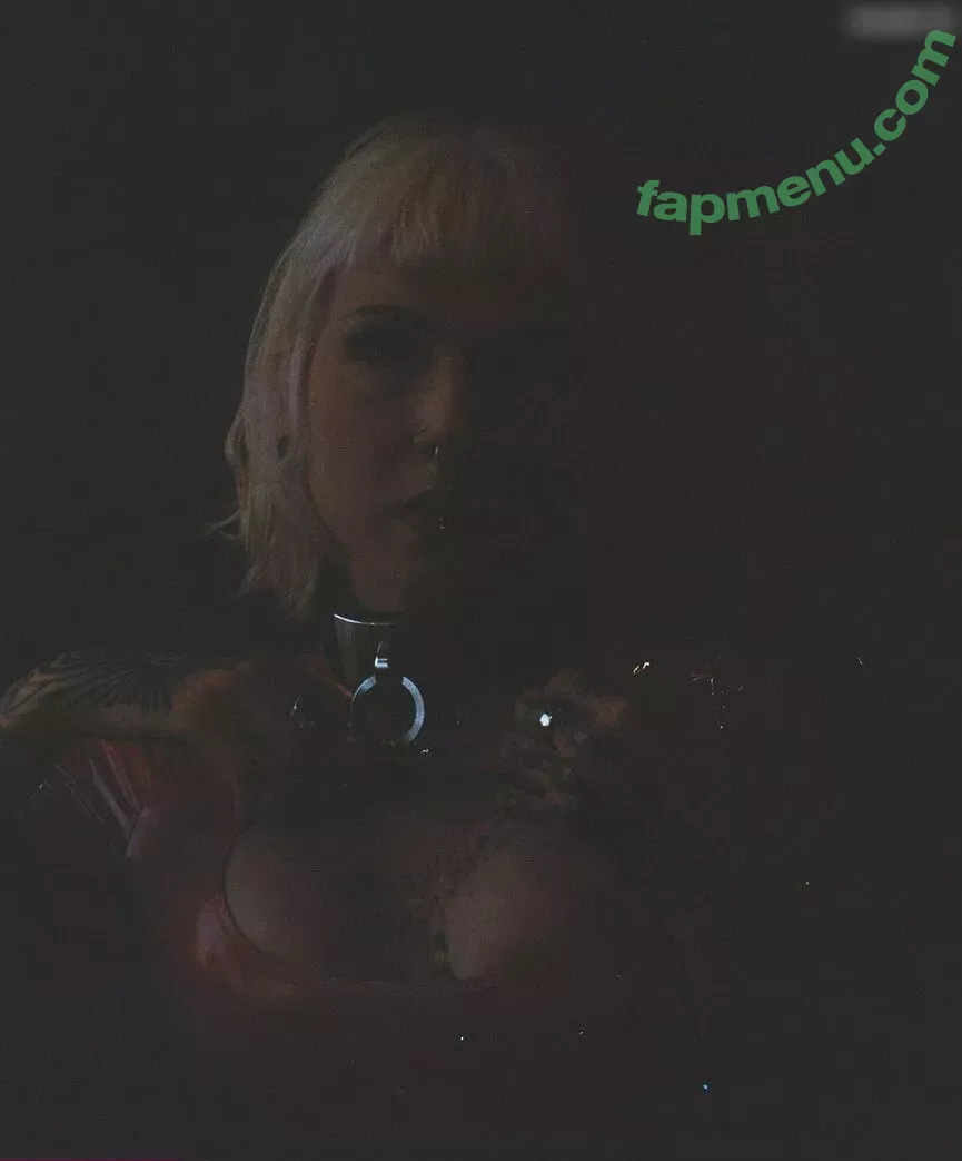Frau Tagtraum nude photo #0078 (FrauTagtraum847 / the_kinky_duck)