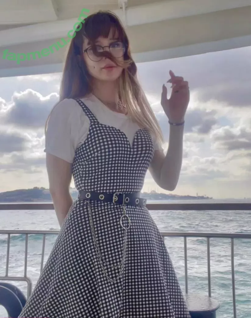 frauleinmilk nude photo #0167 (suisai.uwu / suisaiuwu)