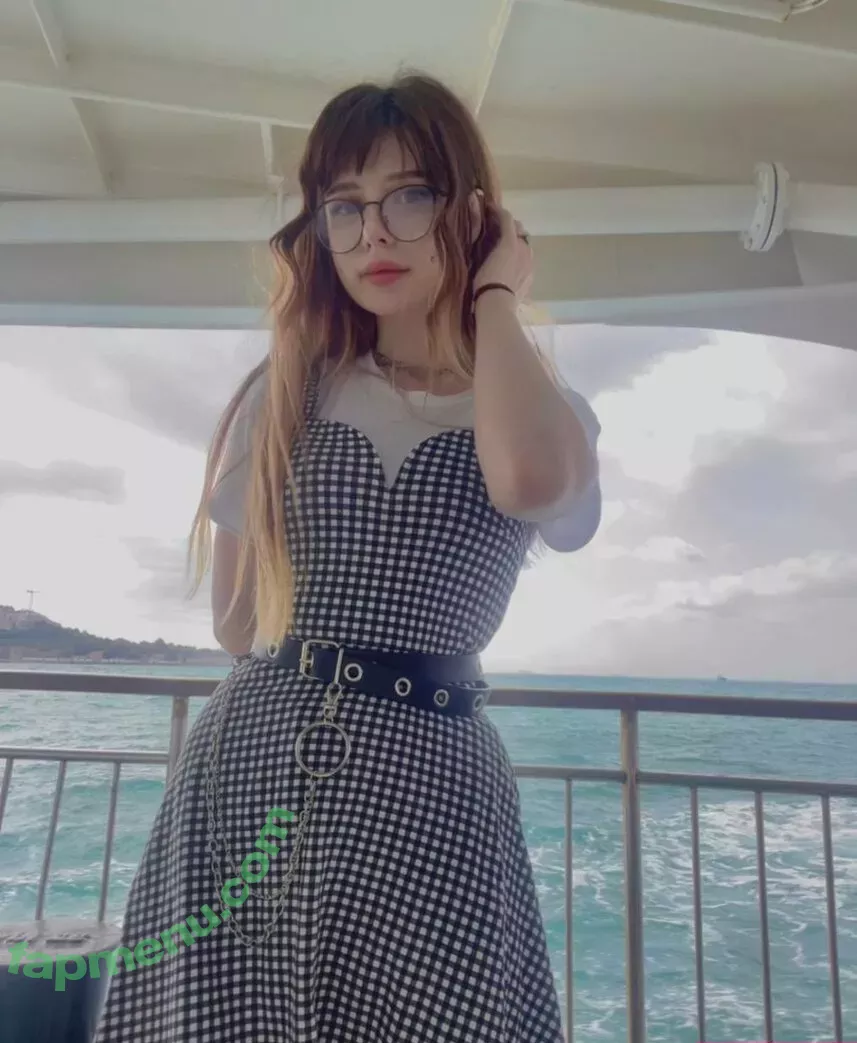 frauleinmilk nude photo #0168 (suisai.uwu / suisaiuwu)