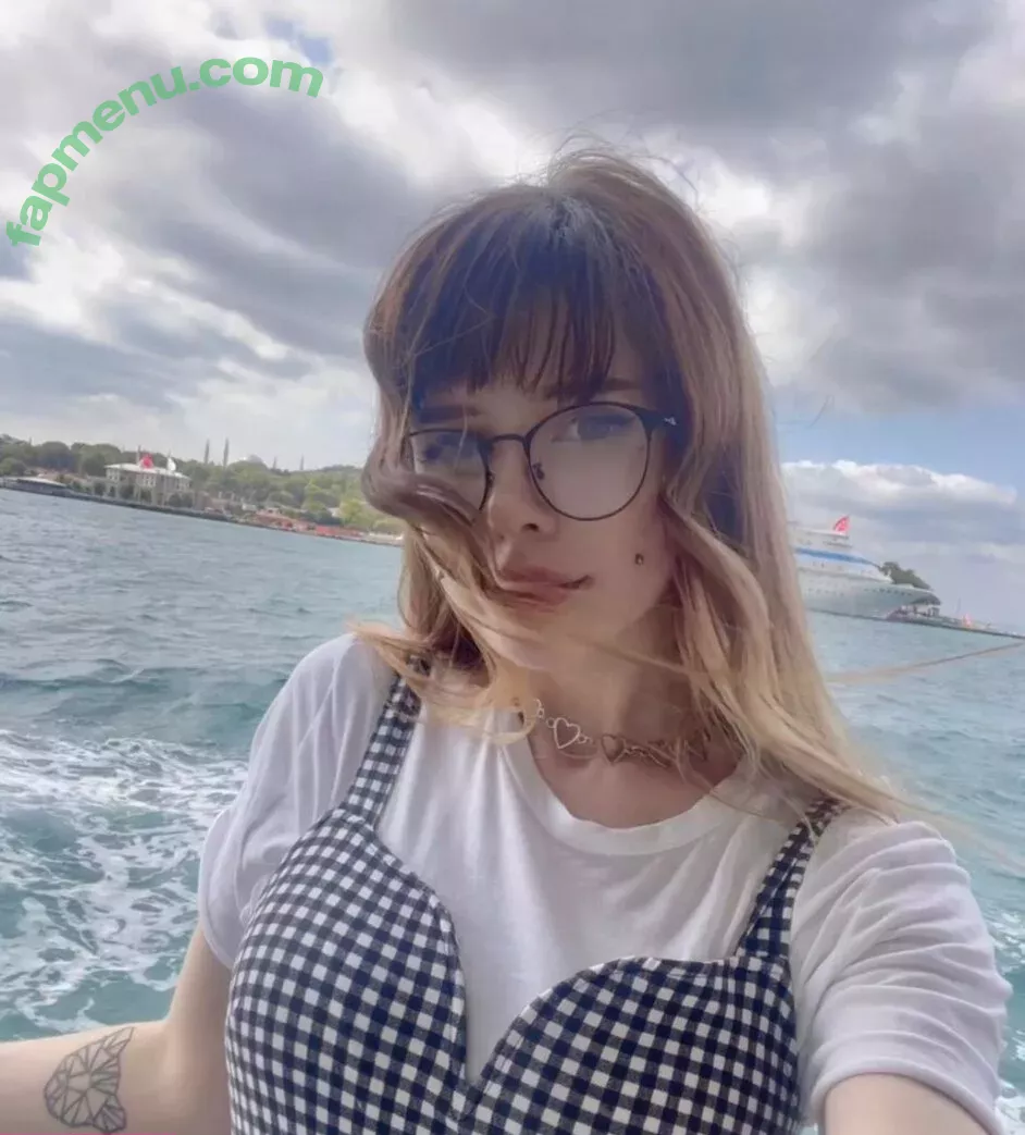 frauleinmilk nude photo #0169 (suisai.uwu / suisaiuwu)