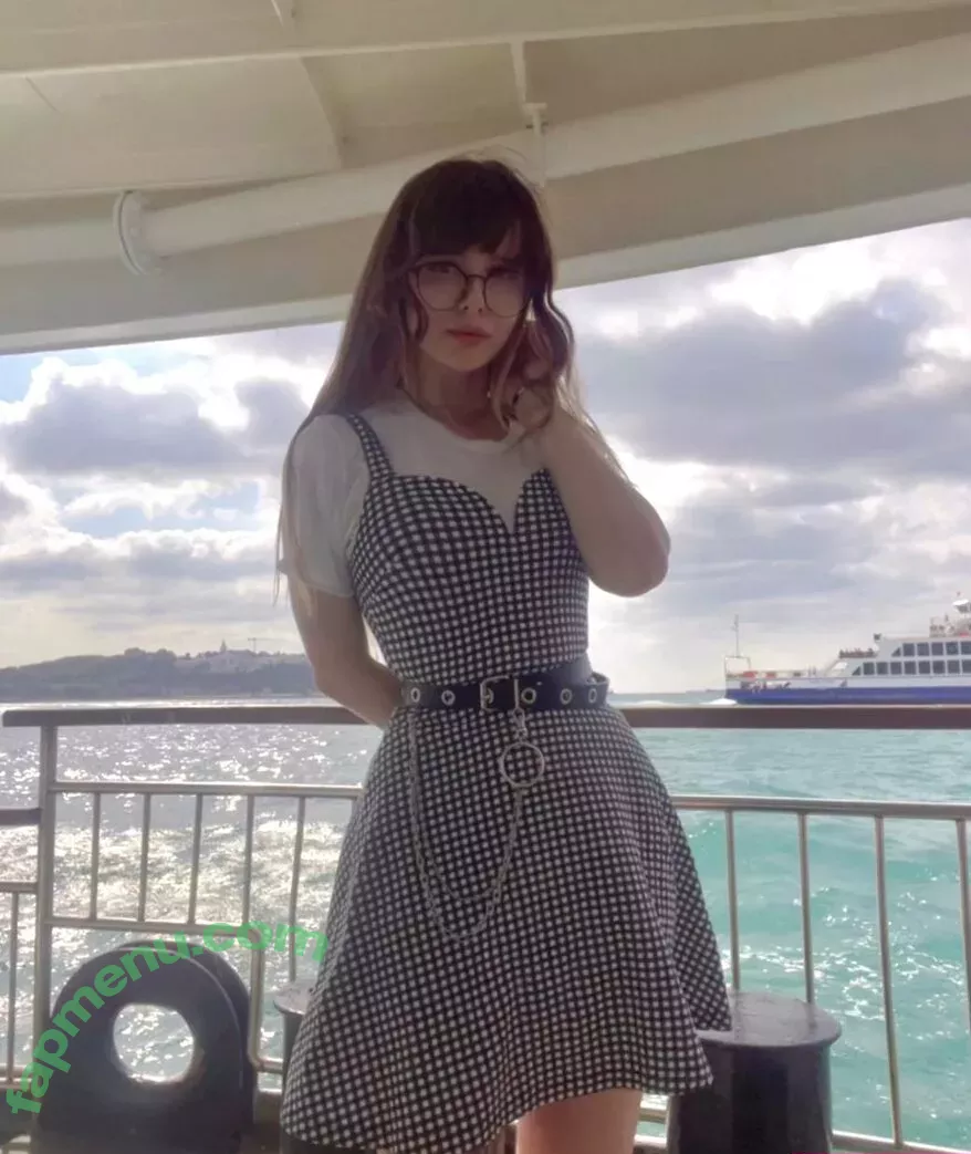 frauleinmilk nude photo #0170 (suisai.uwu / suisaiuwu)