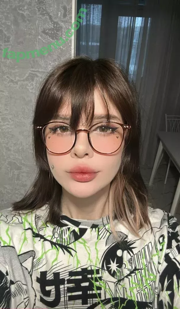 frauleinmilk nude photo #0404 (suisai.uwu / suisaiuwu)