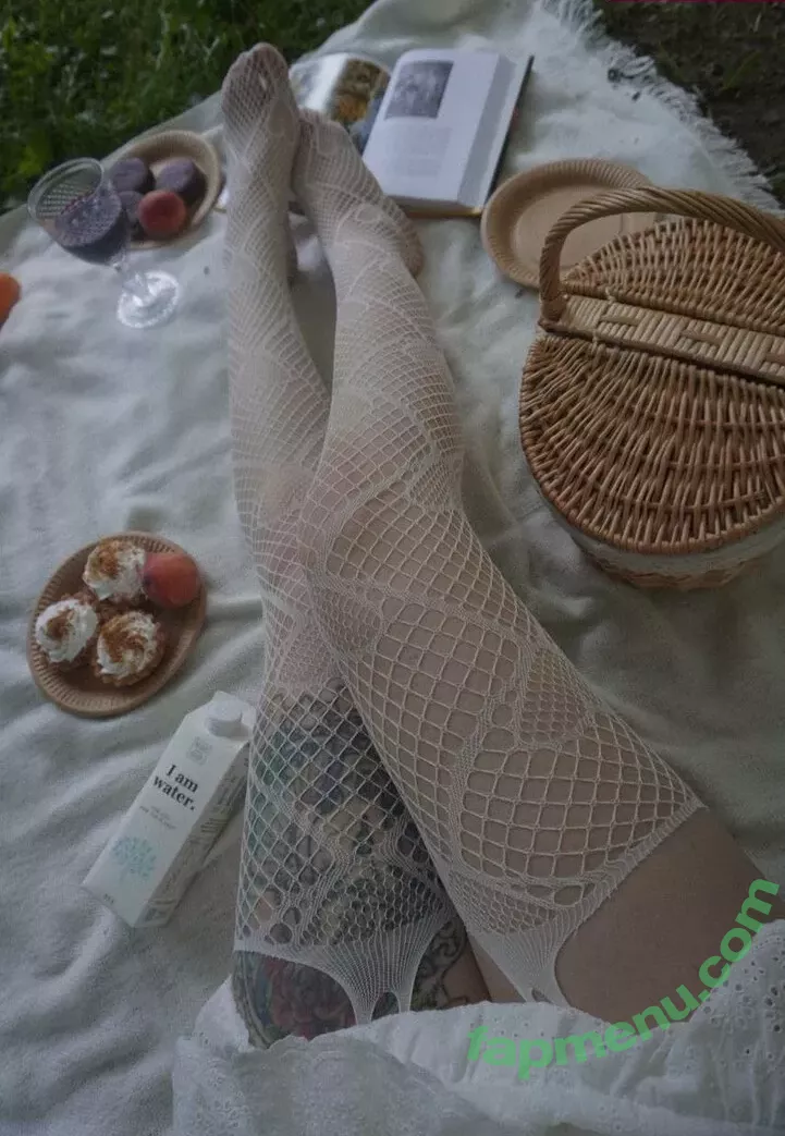 frauleinmilk nude photo #0924 (suisai.uwu / suisaiuwu)