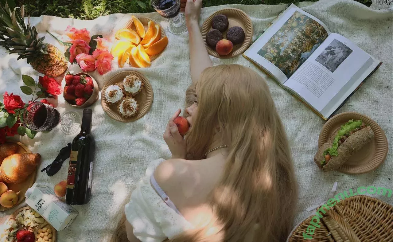 frauleinmilk nude photo #0925 (suisai.uwu / suisaiuwu)