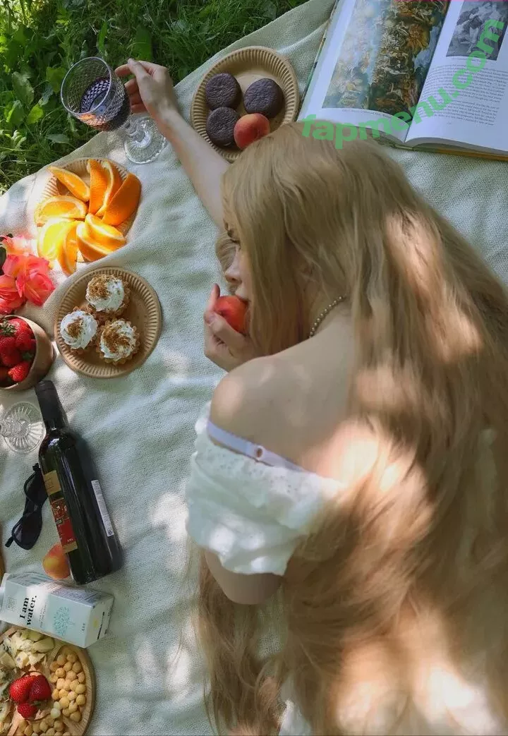 frauleinmilk nude photo #0927 (suisai.uwu / suisaiuwu)