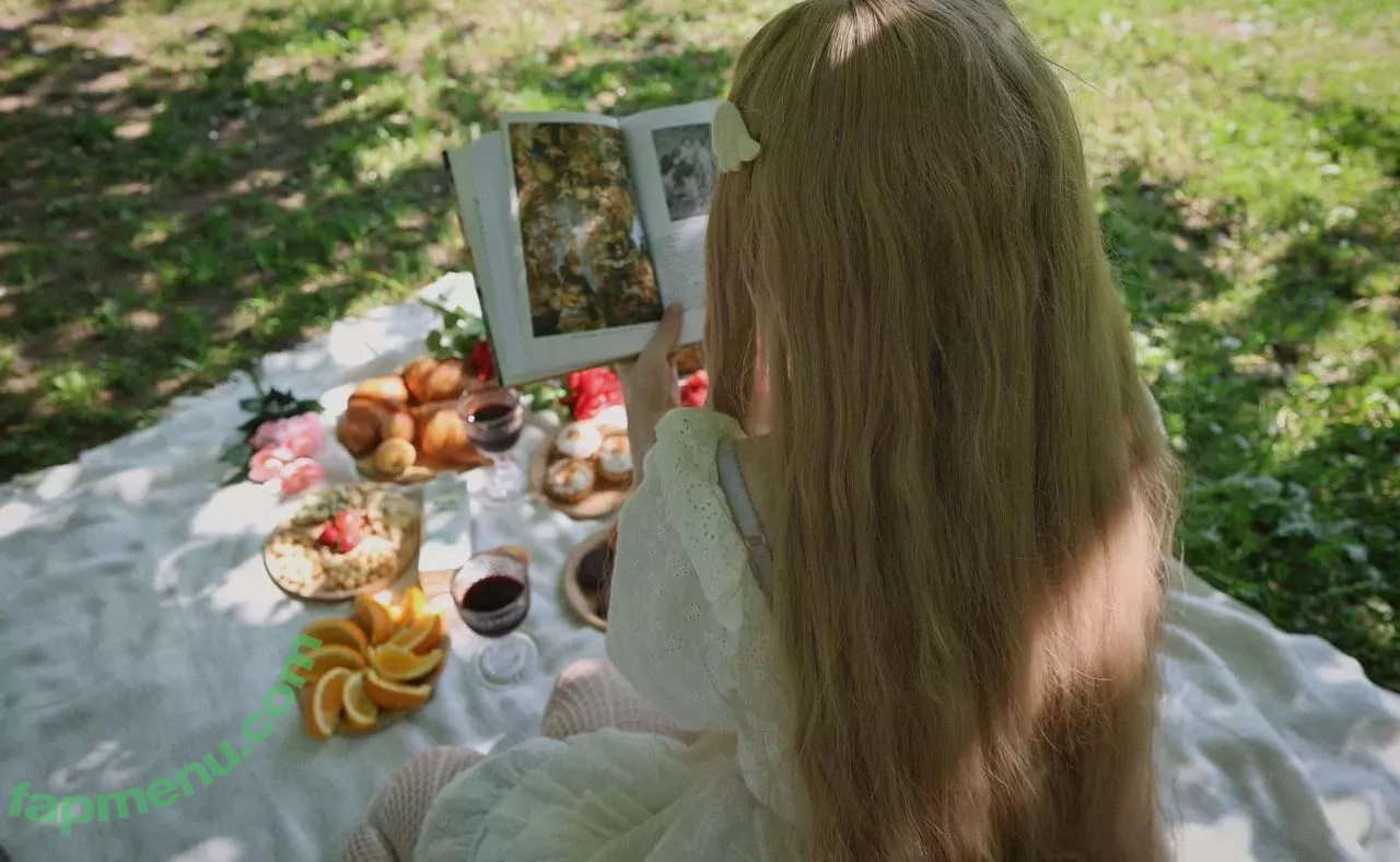 frauleinmilk nude photo #0932 (suisai.uwu / suisaiuwu)