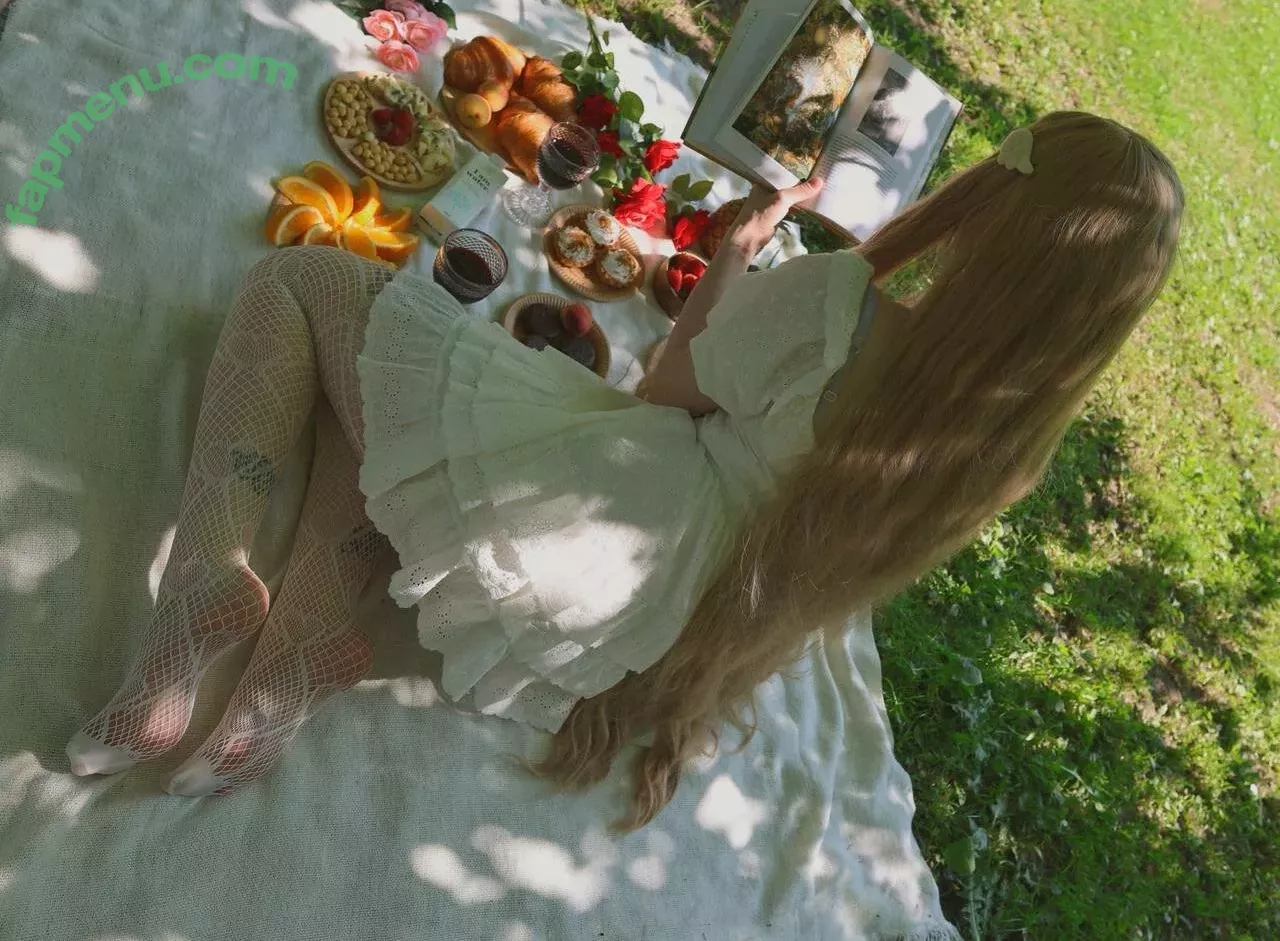 frauleinmilk nude photo #0933 (suisai.uwu / suisaiuwu)