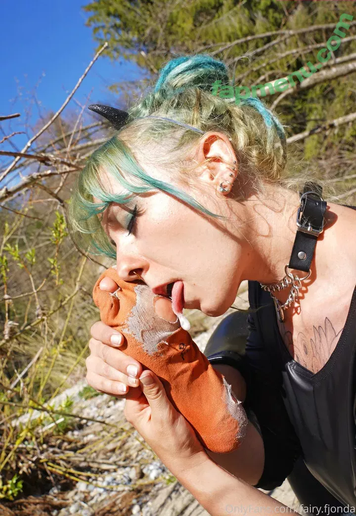 freakyfjonda nude photo #0177 (freakyfjondaxxx / freakyfreda)