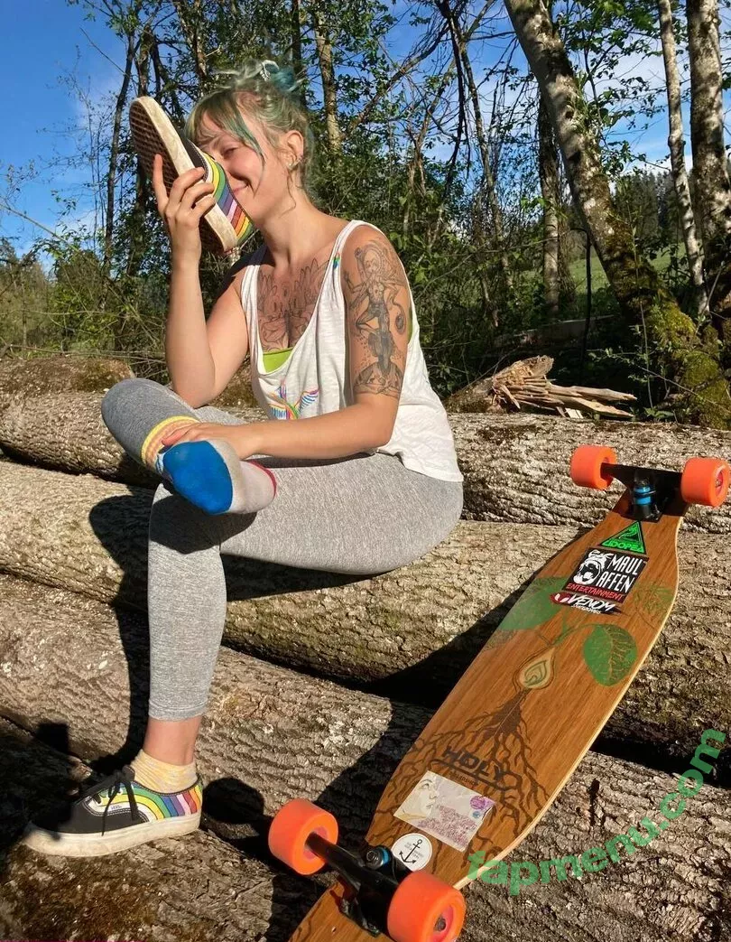 freakyfjonda nude photo #0229 (freakyfjondaxxx / freakyfreda)