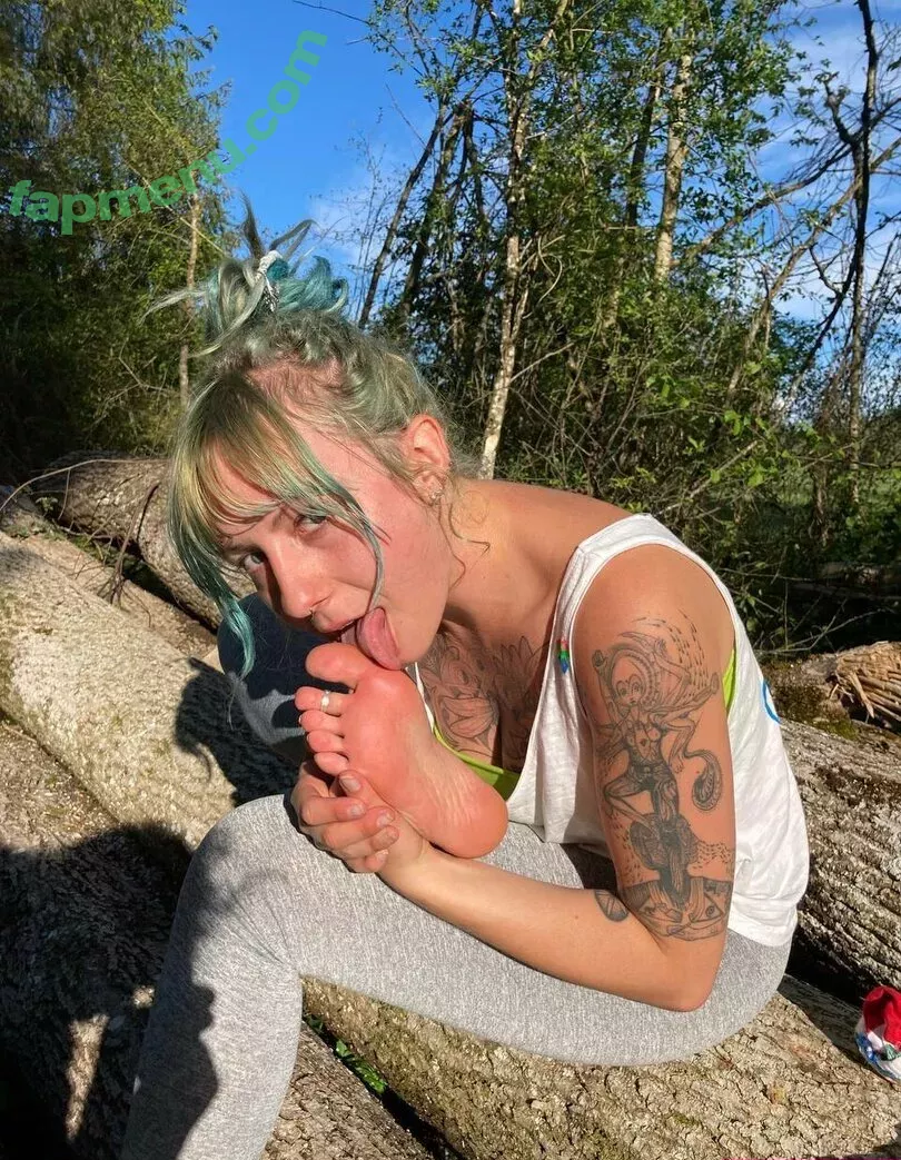 freakyfjonda nude photo #0231 (freakyfjondaxxx / freakyfreda)