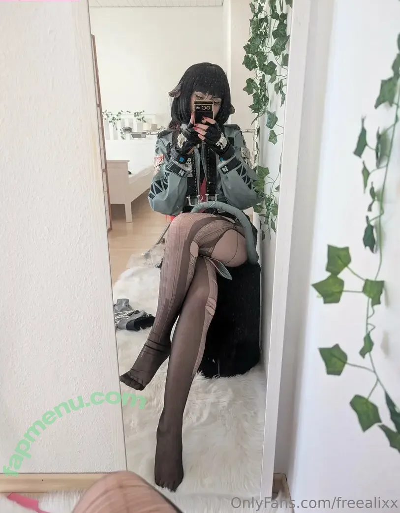 freealixx nude photo #0011 (freealixx)