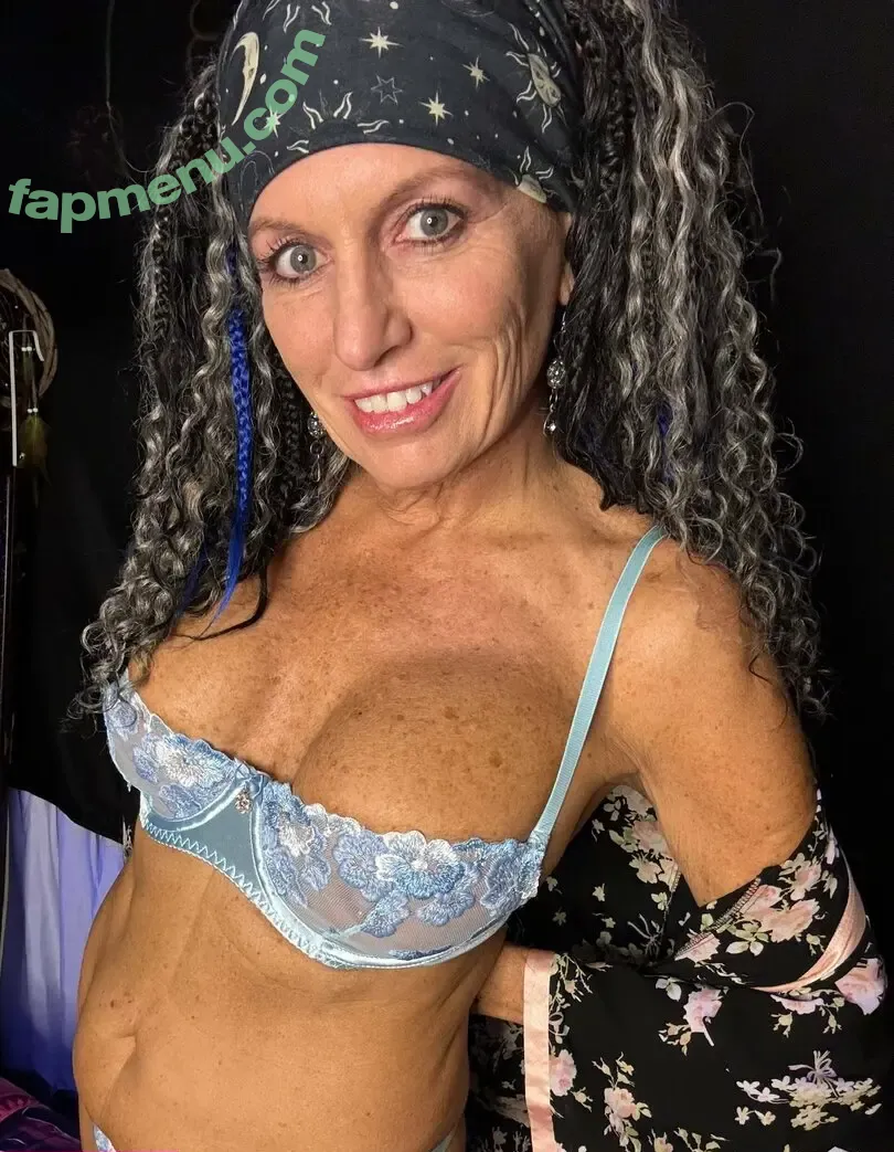 freebecky nude photo #0217 (freenbeckbon)