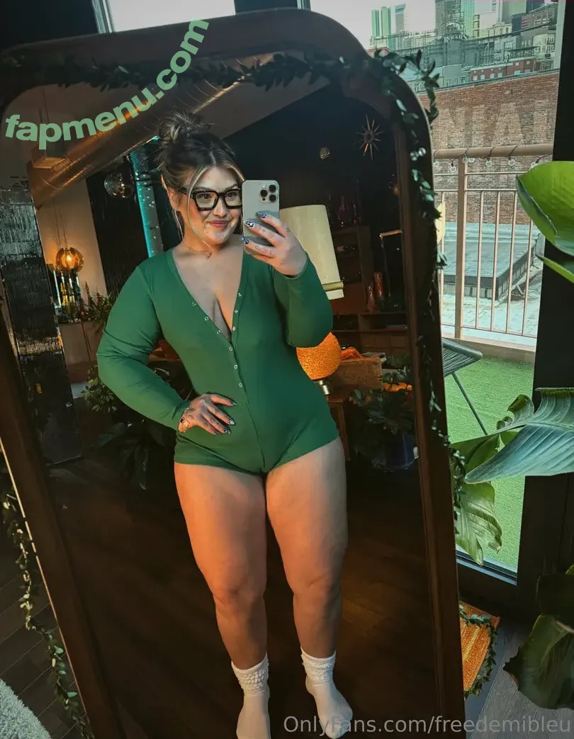 freedemibleu nude photo #0023 (freedemradio)